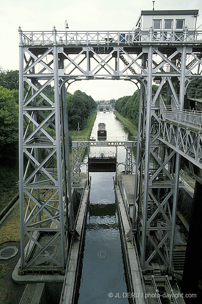 ascenceur  bateaux Bracquegnies

boat lift at Bracquegnies